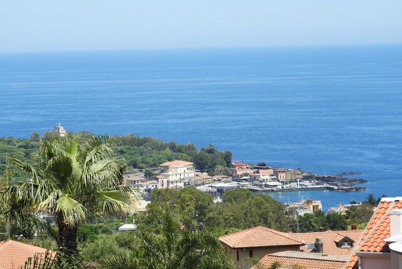 Apartamento Mansarda Sul Mare Dei Ciclopi Aci Trezza Exterior foto