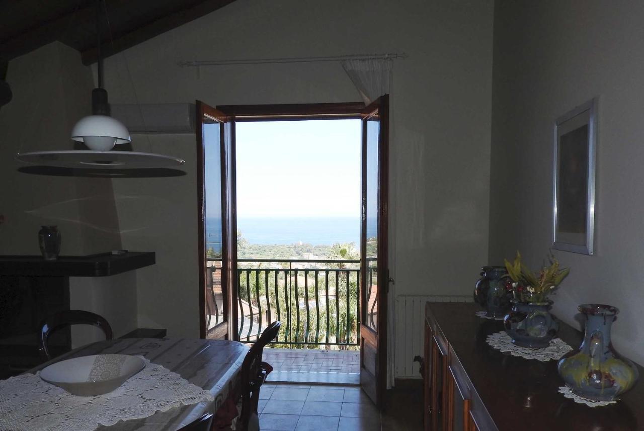 Apartamento Mansarda Sul Mare Dei Ciclopi Aci Trezza Exterior foto
