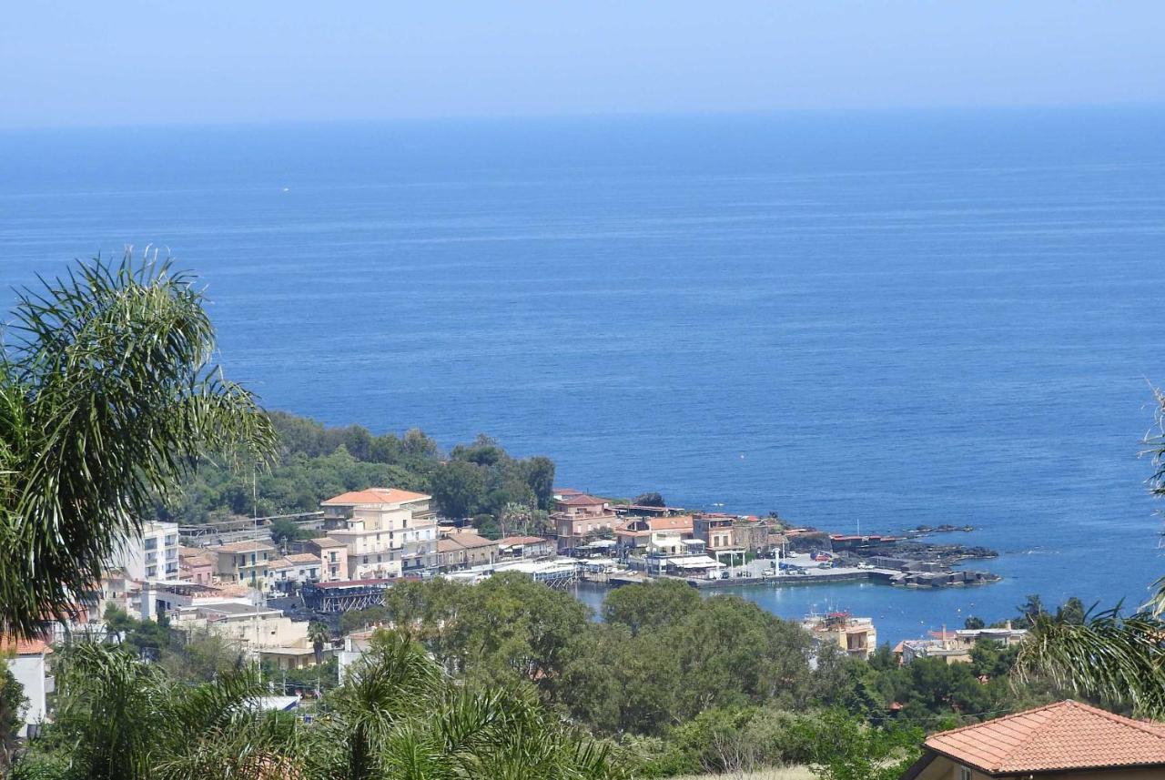 Apartamento Mansarda Sul Mare Dei Ciclopi Aci Trezza Exterior foto